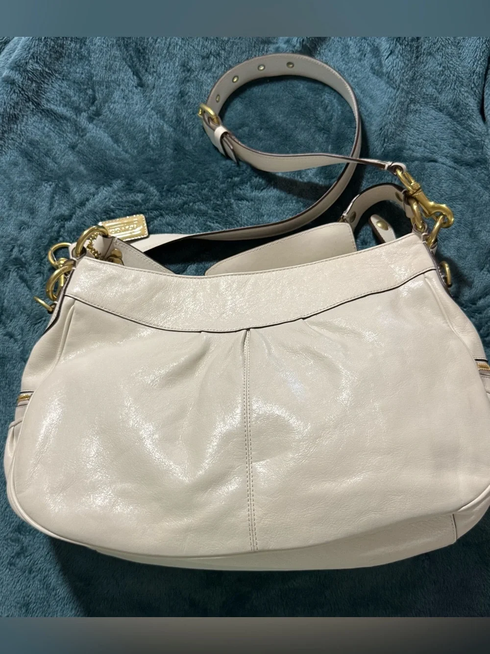 Vintage Coach Madison Cream Glazed Leather Shoulder Bag with Gold Hardware